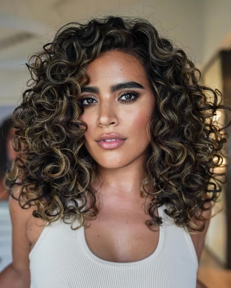 20 Best Ways to Get Balayage for Curly Hair [Trending Now]